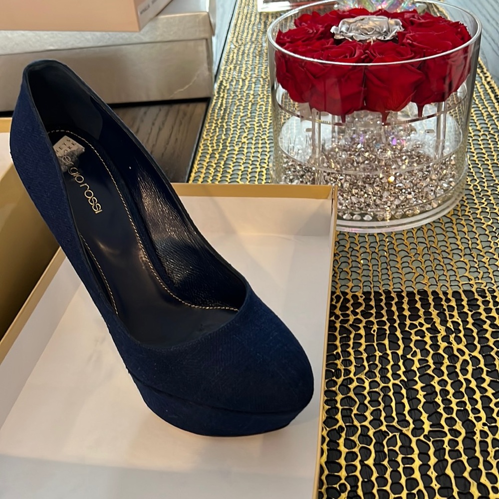 Brand new Sergio Rossi navy blue fabric heel perfect for any occasion